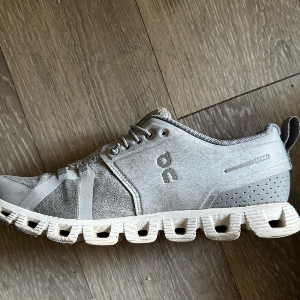 On‎ Running Light Gray Athletic Shoes